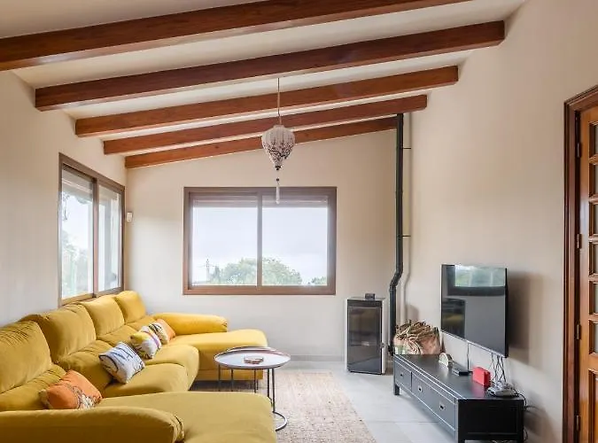 Maison Mialon: Amidst Of Nature *