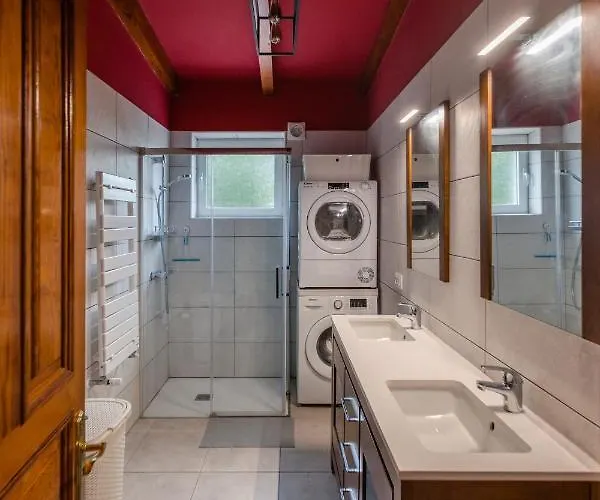 Maison Mialon: Amidst Of Nature